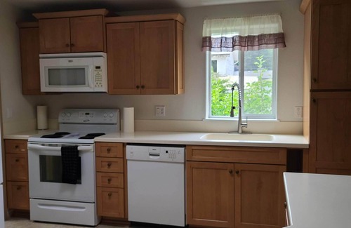 Randle House | Charming 2-bedroom house in quite Randle with AC, WiFi, outdoor space and more.