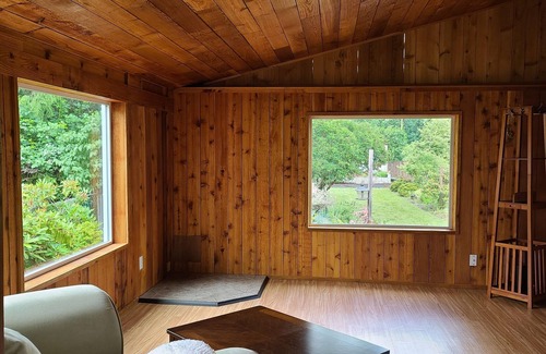 Randle House | Charming 2-bedroom house in quite Randle with AC, WiFi, outdoor space and more.