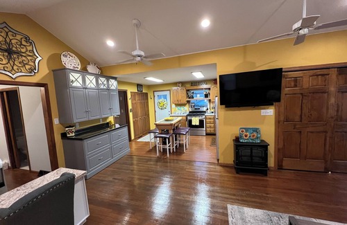 Paddock Lake House | Charming 2-bedroom house with a pier and kayaks in Paddock Lake