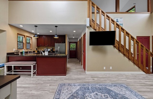 South Colby House | Charming 2-bedroom house on Vashon with a private yard and easy access to town