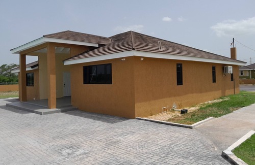 Old Harbour House | Charming 2-bedroom house in Old Harbour with AC, fitness room. C & J"s Vacation