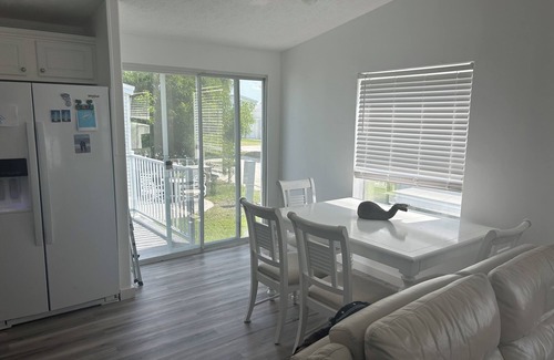 Iona House | Charming 2-bedroom mobile home in delightful Fort Myers with AC