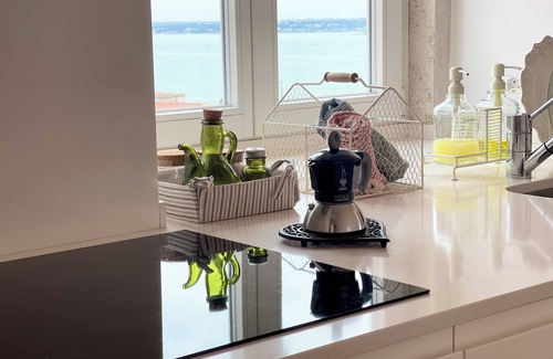 Santo Estevao Apartment | Charming 2-bedroom Riverview Apartment with Elevator, AC, WiFi in Alfama- Lisboa