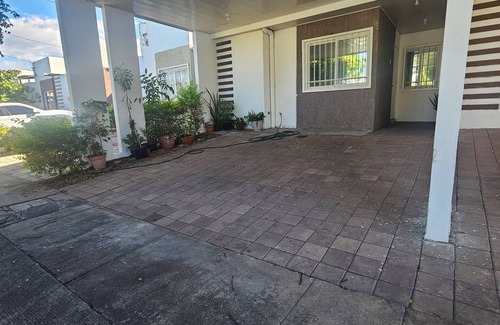 San Miguel House | Charming 2-bedroom house with WiFi and AC in serene San Miguel 24/7 security