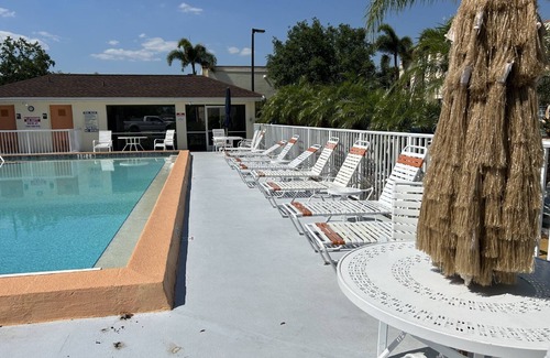 Deep Creek Condo | Charming 2-bedroom condo with AC and WiFi in serene Punta Gorda