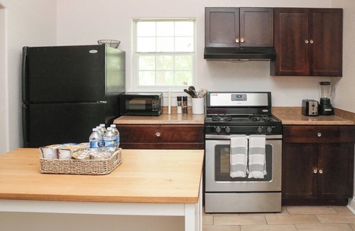 Riverside House | Charming 2-bedroom house with WiFi and AC in amazing San Antonio