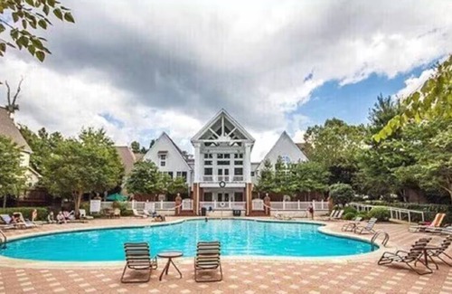 Lackey Cottage | Charming 2 bedroom Cottage in Williamsburg with WiFi, AC, fitness room