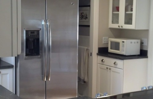 Yarmouth Port House | Charming 2 Bedroom Cottage in Historic Yarmouth Port