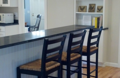 Yarmouth Port House | Charming 2 Bedroom Cottage in Historic Yarmouth Port