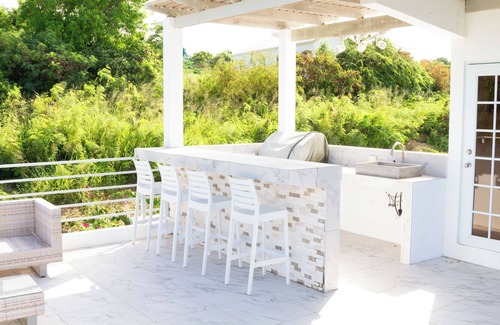 Fitches Creek Villa | Charming 2-bedroom villa with AC, WiFi in tranquil Osbourn-Fitches Creek