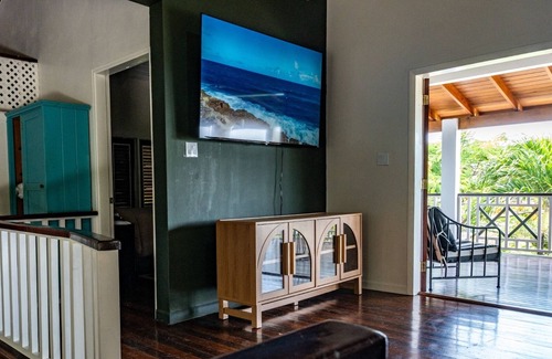 Pares House | Charming 2-bedroom villa with AC, WiFi in secluded area