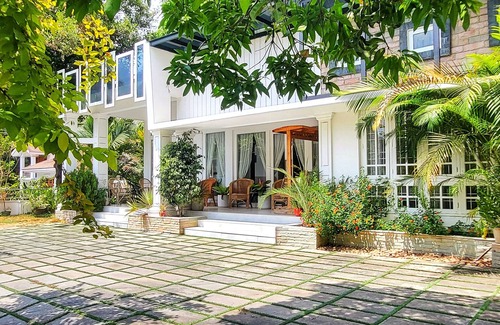 Adimaly Villa | Charming 2-bedroom villa with WiFi, AC in picturesque Munnar