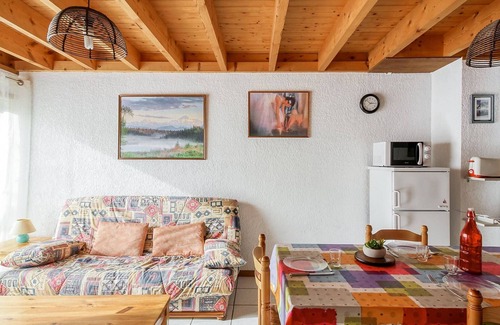 Esquieze-Sere Apartment | Charming 2-Level Apartment for 6 with Garden, Near Ski Resorts and Amenities