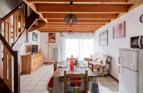 Esquieze-Sere Apartment | Charming 2-Level Apartment for 6 with Garden, Near Ski Resorts and Amenities