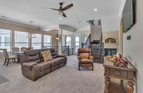 Dickinson House | Charming 2 Story Retreat home