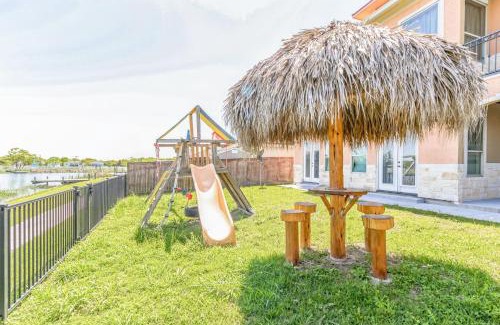 Dickinson House | Charming 2 Story Retreat home