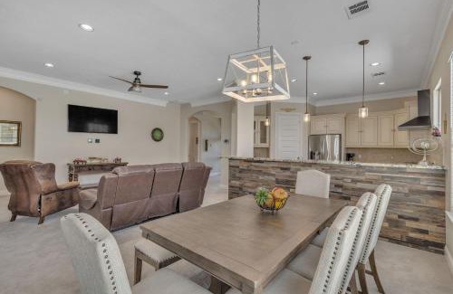 Dickinson House | Charming 2 Story Retreat home