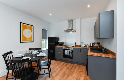 Beeston Apartment | Charming 2Bed Flat - Spacious & Prime Location