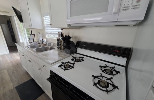 Pigeon Forge Cottage | Charming 2BR Cottage in Pigeon Forge