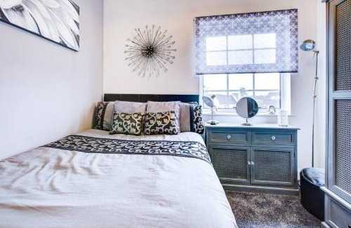 Waltham Abbey Apartment | Charming 2br Flat In The Heart Of Waltham Abbey