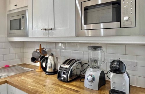 Hendon Apartment | Charming 2BR with a huge Garden