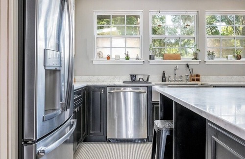 Lake Como House | Charming 3/2 Home | Near DT | King Bed | Fire Pit