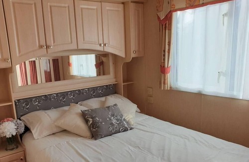 Hamworthy Cabin | Charming 3-Bed Holiday Home in Poole, Rockley Park