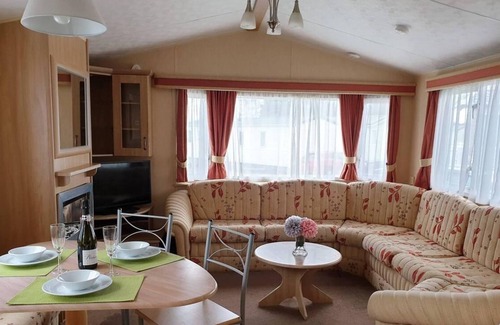 Hamworthy Cabin | Charming 3-Bed Holiday Home in Poole, Rockley Park