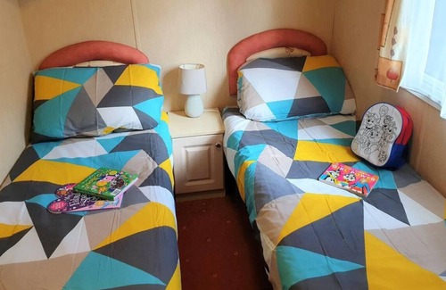 Hamworthy Cabin | Charming 3-Bed Holiday Home in Poole, Rockley Park