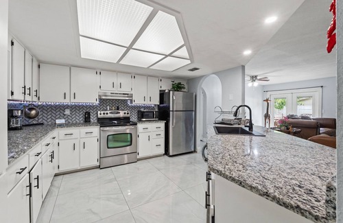 Port Richey House | Charming 3-bedroom house with AC, WiFi in amazing New Port Richey