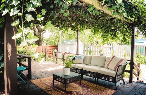Northwest Cottage | Charming 3-bedroom vintage beach cottage 5 minutes from the Chesapeake Bay!