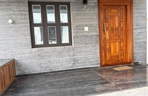 Inna House | Charming 3-bedroom bungalow with WiFi, AC in peaceful Uchilakere