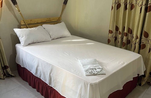 Gordon Town Bed & Breakfast | Charming 3-bedroom B&B with AC, WiFi in St Andrew, Jamaica