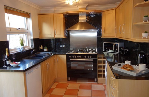 Chelmsford House | Charming 3 bedroom home with WIFI and parking