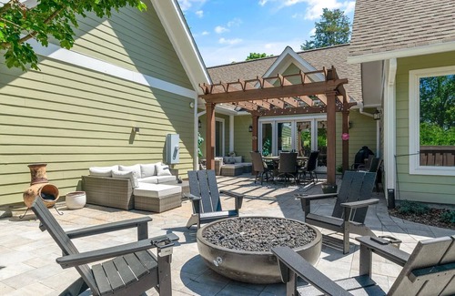 Grissom - Highland House | Charming 3-bedroom house with exquisite space - 5 minutes from Virginia Tech!