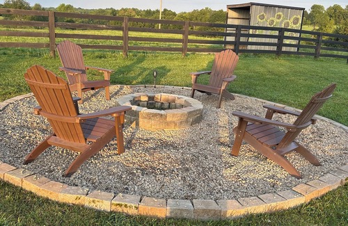 Chaplin House | Charming 3-bedroom house ,pool table, fire pit at the Lewis getaway!