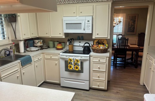 Bryan House | Charming 3-bedroom home in quiet Bryan neighborhood in the heart of AggieLand!