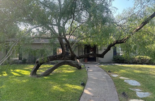 Bryan House | Charming 3-bedroom home in quiet Bryan neighborhood in the heart of AggieLand!
