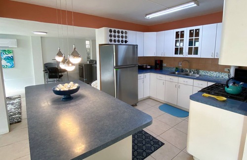 Isabela House | Charming 3-bedroom house in delightful Isabela with Wi-Fi, ACnn