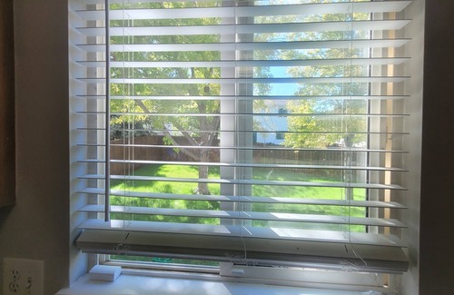 Aurora House | Charming 3-bedroom house with AC, WiFi in fantastic Aurora