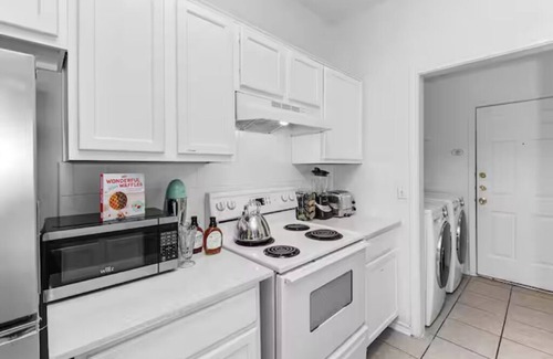 Austin House | Charming 3-bedroom house with AC and WiFi in awesome Austin!