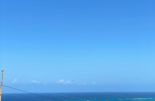Silver Sands Apartment | Charming 3-bedroom apartment with Pool, WiFi, AC in enchanting Duncan’s Bay