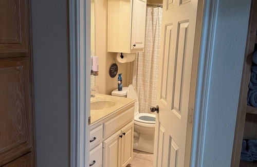Lubbock Cabin | Charming 3-bedroom lodge with AC, WiFi in delightful Lubbock