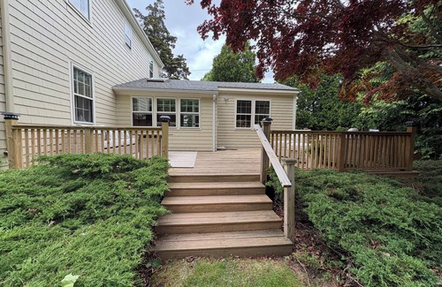 Bellevue Avenue Historic District House | Charming 3-bedroom Newport home located off iconic Bellevue Ave. Oct 1
