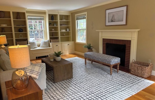 Bellevue Avenue Historic District House | Charming 3-bedroom Newport home located off iconic Bellevue Ave. Oct 1