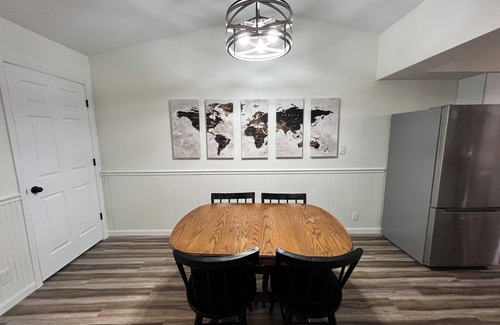 Coralville House | Charming 3-bedroom townhome in Coralville with WiFi