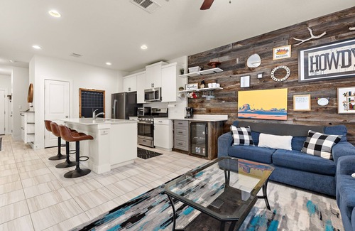 Georgetown House | Charming 3-bedroom Townhome conveniently located in Georgetown