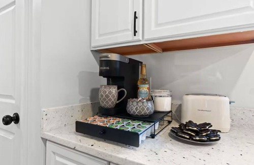 Drayton Plains House | Charming 3-bedroom house in Auburn Hills with AC, WiFi