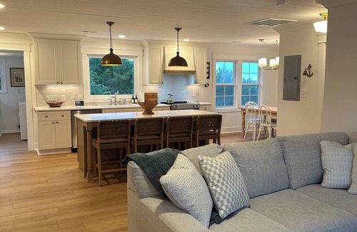 Emerald Isle House | Charming 3-bedroom house in Emerald Isle 1 block from ocean