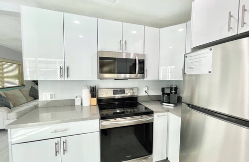 Hazel Heights House | Charming 3-bedroom house with Private Pool and Hot Tub.